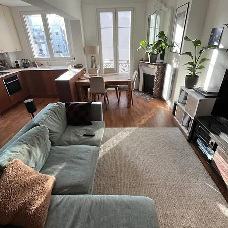 Apartment With Balcony Near Eiffel Tower Paris