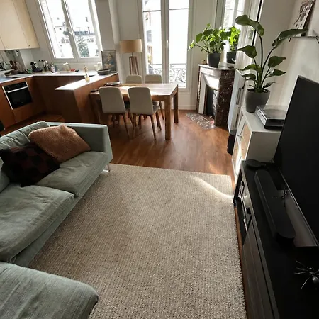 With Balcony Near Eiffel Tower Apartment *