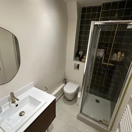 Apartment With Balcony Near Eiffel Tower *